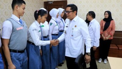 Wakil Wali Kota Tangerang memberikan pembekalan kepada Calon Paskibraka yang akan mengikuti seleksi tingkat Provinsi dan Nasional.
