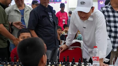 Wakil Gubernur Banten menekankan pentingnya catur dalam pembentukan karakter anak pada Kejuaraan Catur Bupati Tangerang Cup 2025.