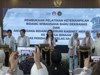 Selvi Gibran Rakabuming dan Tinawati Andra Soni membuka pelatihan keterampilan untuk warga binaan Lapas Perempuan Kelas II A Tangerang.