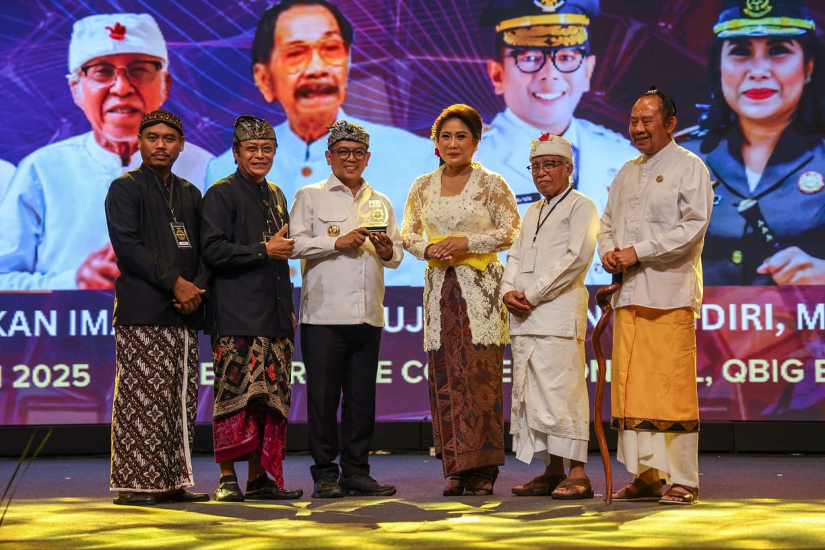 Gubernur Banten, menghadiri Dharma Santi Banten 2025 di QBIG BSD City, mengajak semua pihak berkontribusi untuk mewujudkan Indonesia Emas.