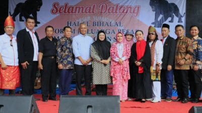 Wakil Bupati Tangerang, hadir di Halal Bihalal FKBSS, merayakan ulang tahun ke-7 dan memberikan santunan untuk anak yatim.