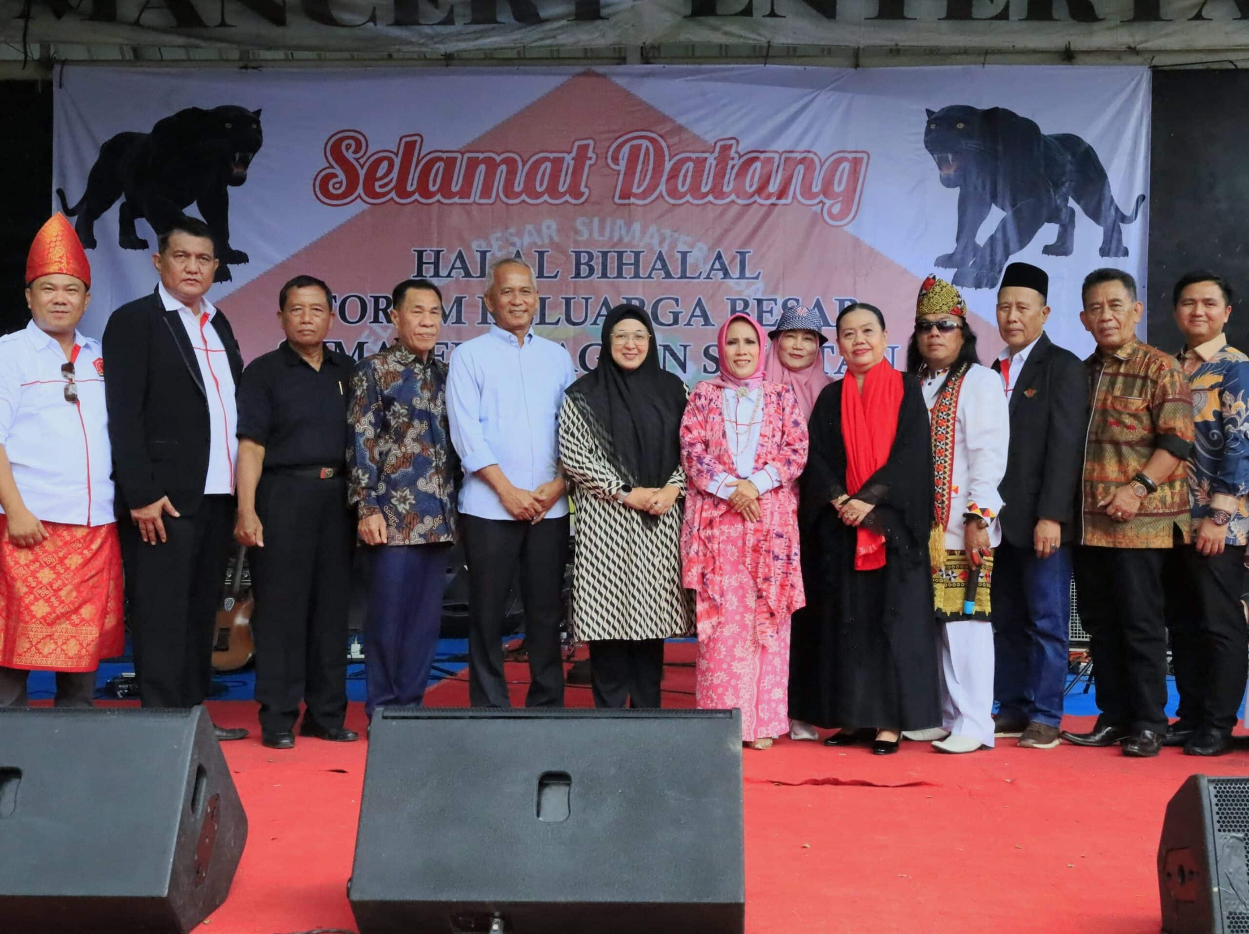 Wakil Bupati Tangerang, hadir di Halal Bihalal FKBSS, merayakan ulang tahun ke-7 dan memberikan santunan untuk anak yatim.