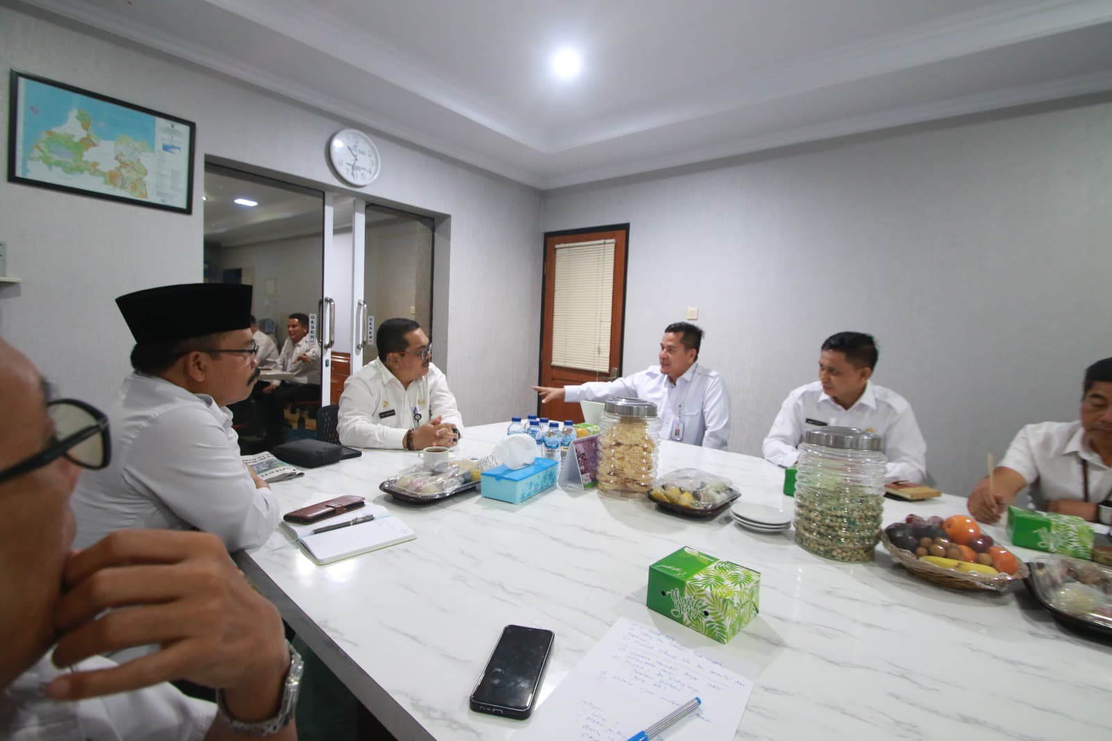 Kemendes meluncurkan Gerakan Indonesia Menanam (Gerina) di Desa Sindanglaya, Serang, pada 1 Juni 2025, untuk meningkatkan ketahanan pangan.