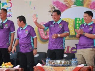 Bupati Tangerang merayakan HUT ke-155 Kecamatan Mauk dengan karnaval budaya yang menampilkan keberagaman dan potensi daerah.