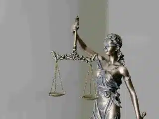 Pahami pentingnya keadilan gender dalam masyarakat dan tantangan diskriminasi yang dihadapi perempuan serta langkah menuju kesetaraan.