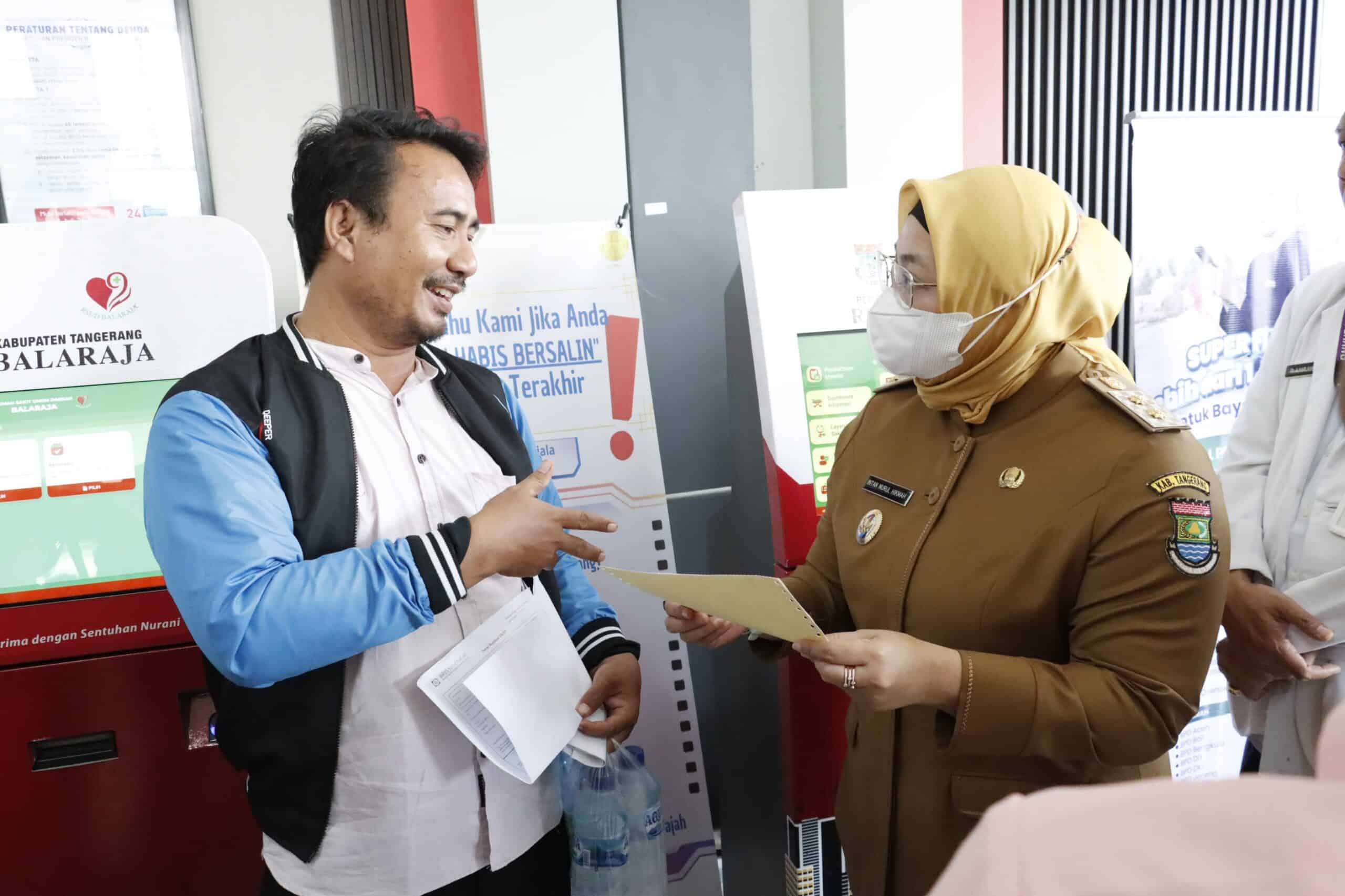Wakil Bupati Tangerang, Intan Nurul Hikmah, kunjungi RSUD Balaraja untuk tanggapi keluhan antrean BPJS dan fasilitas.