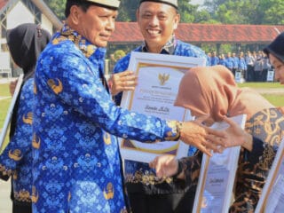 Pemerintah Kabupaten Tangerang memberikan penghargaan Dewan Pendidikan Award 2025 kepada 15 Kepala Sekolah Inovatif.