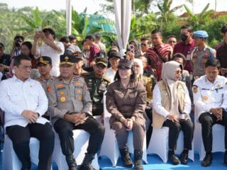 Peluncuran Koperasi Desa Merah Putih di Banten, didukung oleh pemerintah dan kepolisian, bertujuan meningkatkan ekonomi lokal.