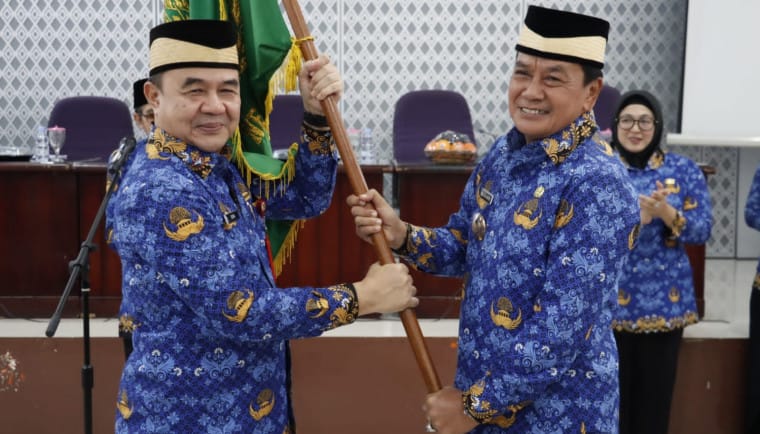 Bupati Tangerang, Moch. Maesyal Rasyid, melantik Ketua Umum KORPRI dan mengukuhkan pengurus LKBH untuk masa bakti 2024-2026.