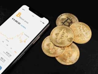 Industri kripto tumbuh pesat di Indonesia, menawarkan potensi ekonomi yang lebih sehat dibanding judi online. Temukan perbedaannya!