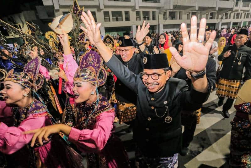 Pemerintah Kota Tangerang tampilkan seni dan budaya khas di Munas VII Apeksi 2025, termasuk Silat Bhe Si/Beksi, Barongsai, dan Tari Topeng.