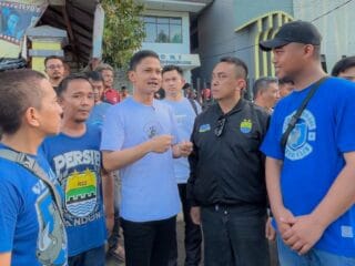 Wakil Bupati Pandeglang, Iing Andri Supriadi, mengadakan Nonton Bareng pertandingan Persib Bandung vs Persis Solo di Gedung Graha Pancasila.