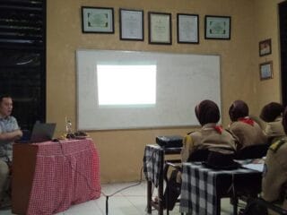 Pelatihan jurnalistik Pramuka Penegak di Cisoka, Tangerang, tingkatkan keterampilan komunikasi di era digital.