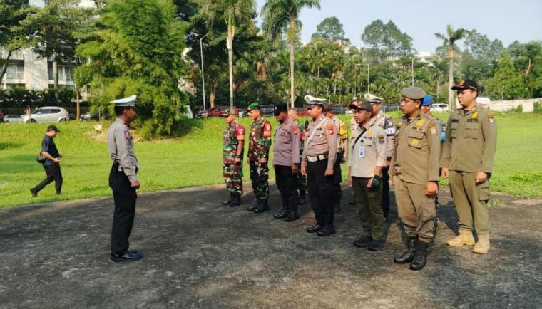 Satpol PP Kabupaten Tangerang mengerahkan 70 personel untuk mengamankan perayaan Hari Kenaikan Yesus Kristus pada 29 Mei 2025.
