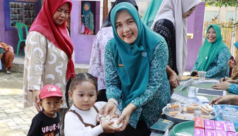 Gerebek Posyandu di Kecamatan Jambe untuk pencegahan stunting melalui layanan kesehatan balita dan ibu hamil. Dukung kesehatan keluarga!