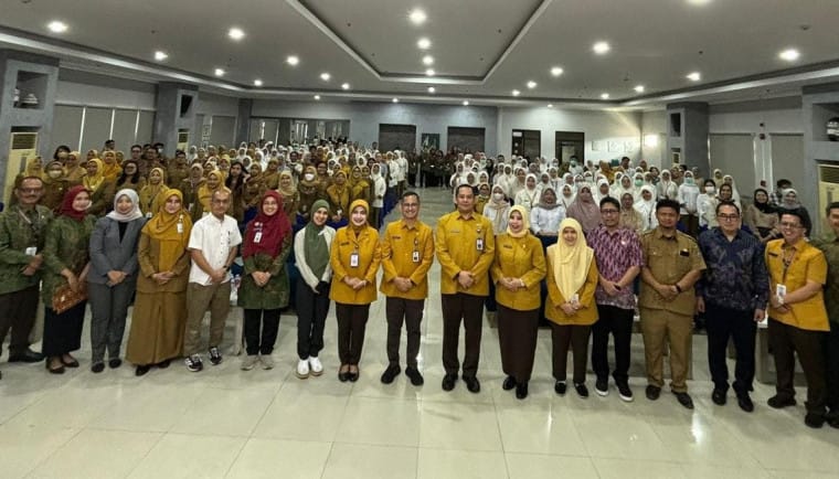 Seminar RSUD Kabupaten Tangerang tentang penggunaan antibiotik bijak untuk meningkatkan keselamatan pasien.