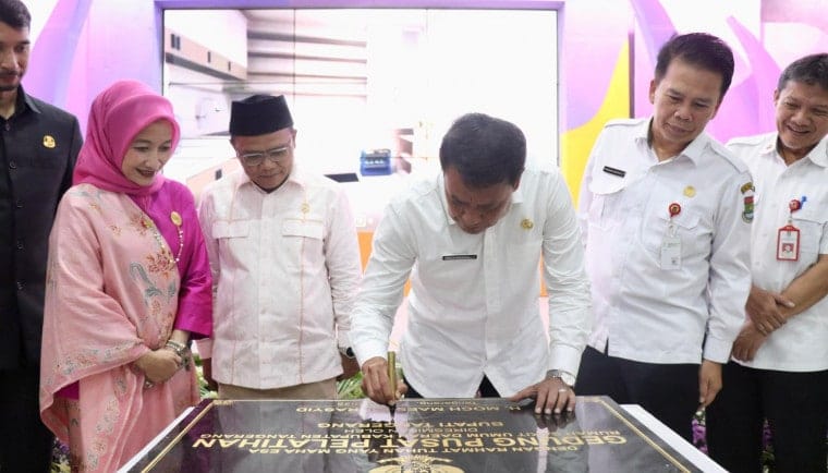 Bupati Tangerang meresmikan Gedung Pusat Pelatihan RSUD untuk meningkatkan SDM kesehatan bertepatan dengan HUT ke-61.