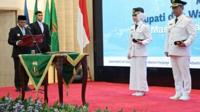 Gubernur Banten, Andra Soni, melantik Ratu Rachmatuzakiyah dan Muhammad Najib Hamas sebagai Bupati dan Wakil Bupati Serang.
