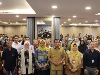 Bupati Moch Maesyal Rasyid, dorong penguatan usaha mikro sebagai pilar ketahanan ekonomi keluarga dalam acara Temu Usaha Mikro 2025.