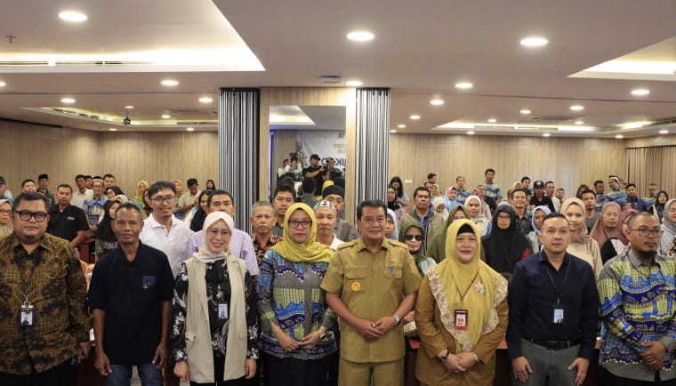 Bupati Moch Maesyal Rasyid, dorong penguatan usaha mikro sebagai pilar ketahanan ekonomi keluarga dalam acara Temu Usaha Mikro 2025.