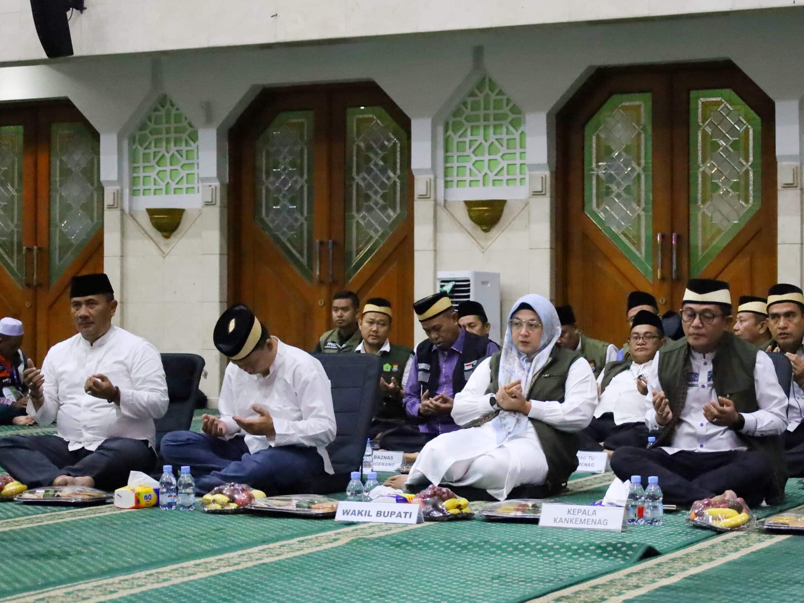 Wakil Bupati Tangerang melepas 393 jamaah haji kloter 11, menekankan kesehatan dan bimbingan selama ibadah.