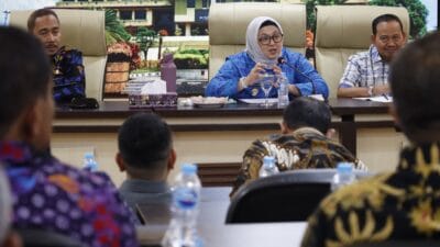 Wakil Bupati Tangerang, membahas tantangan pembangunan daerah dan peran DPRD dalam kunjungan kerja reses di Kabupaten Tangerang.