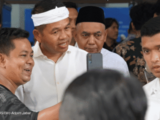 Gubernur Dedi Mulyadi meluncurkan Jabar Istimewa Digital Academy (JIDA) 2025 untuk meningkatkan literasi digital masyarakat Jawa Barat.