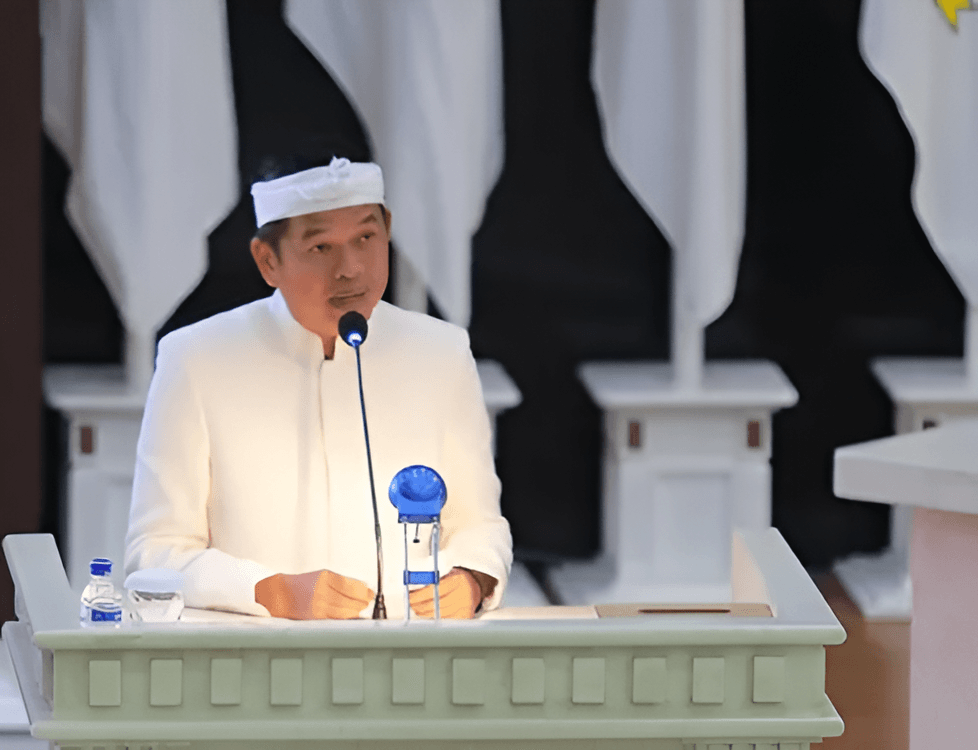 Gubernur Dedi Mulyadi, menegaskan larangan bagi pejabat dan pegawai pemerintah untuk mengadakan rapat di hotel demi efisiensi anggaran