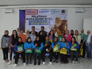 PWI Kabupaten Tangerang dan Alfamart gelar pelatihan manajemen ritel bagi anggota IKWI untuk dorong kemandirian ekonomi keluarga wartawan.