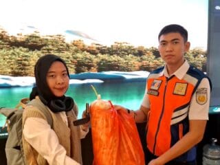 Lewat layanan Lost and Found, KAI bantu ribuan penumpang temukan kembali barangnya yang tertinggal di stasiun dan kereta.