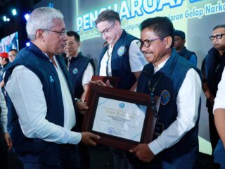 Pemkot Tangerang raih penghargaan P4GN dari BNN RI atas komitmen mencegah peredaran narkoba di peringatan HANI 2025 di Jakarta.