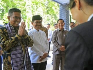 Kota Tangerang menjadi pelopor penerapan Sistem Pola Pengelolaan Keuangan Badan Layanan Umum Daerah (PPK BLUD) di Sekolah Menengah Kejuruan.