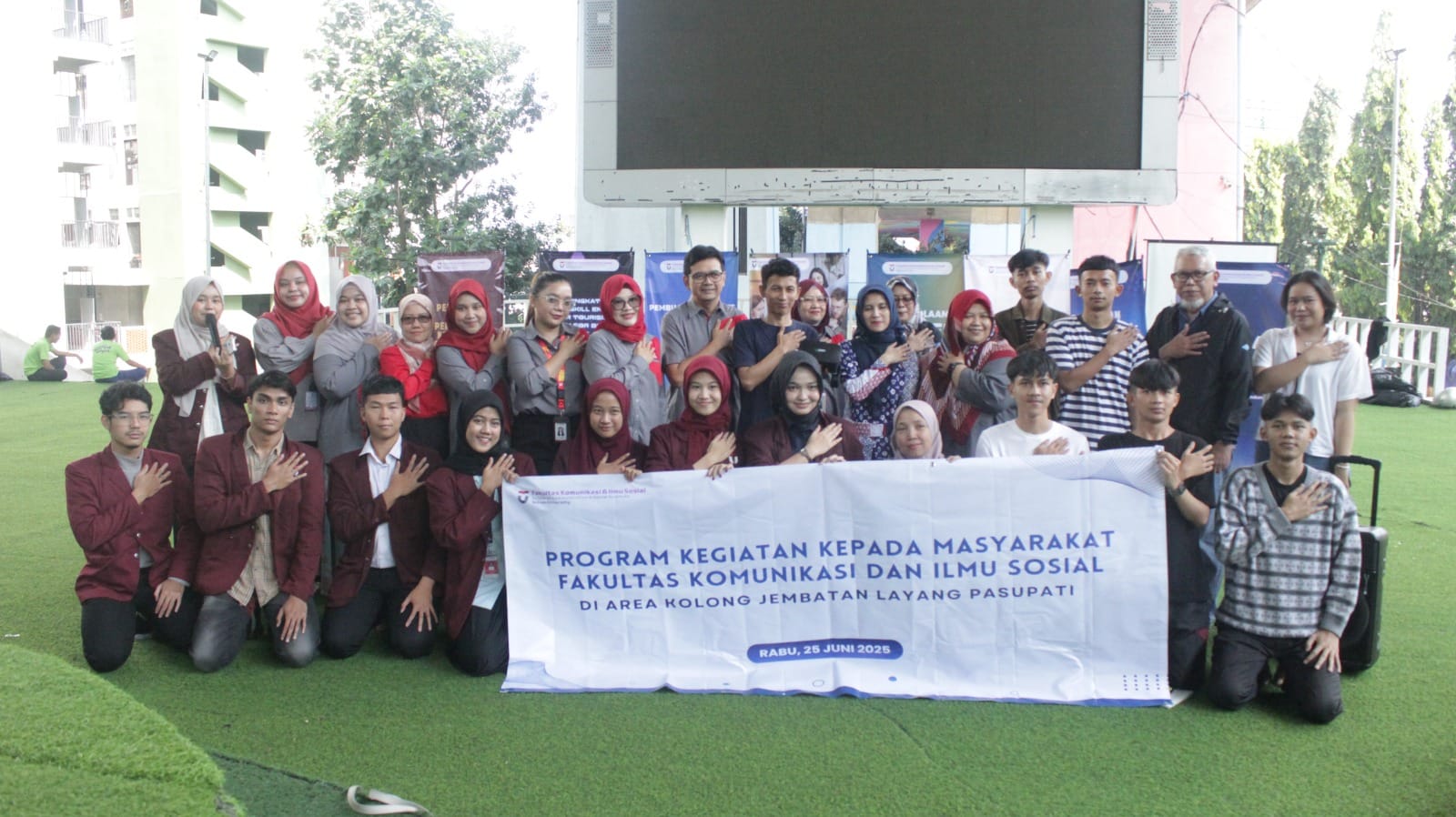 Dosen Telkom University ajarkan Karang Taruna Tamansari strategi komunikasi digital untuk promosi wisata dan pengembangan ekonomi lokal