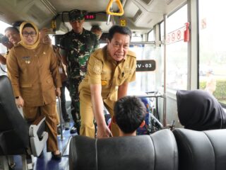 Temukan informasi lengkap tentang program angkutan sekolah gratis yang diluncurkan oleh Pemerintah Kabupaten Tangerang.