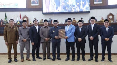 Gubernur Banten, Andra Soni, mengusulkan Raperda Penyertaan Modal untuk memperkuat PT Bank Pembangunan Daerah Banten.