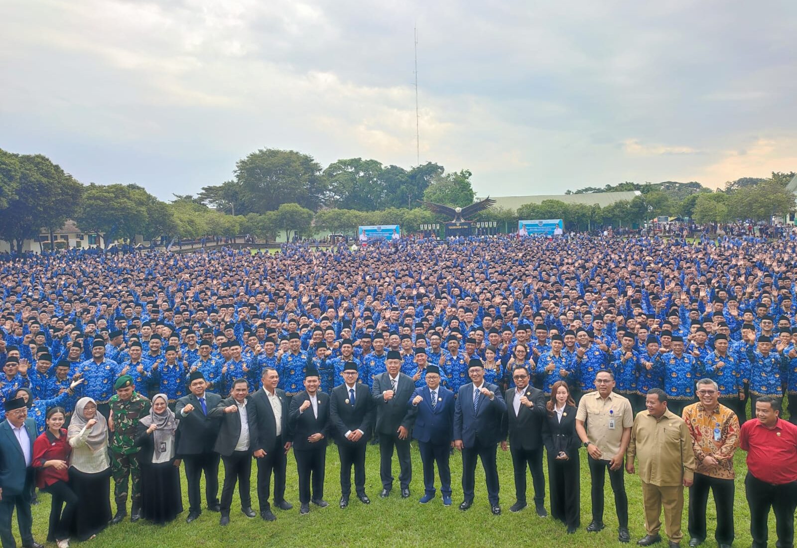 Benyamin Davnie lantik 6.153 P3K di Tangsel, sebut penantian para TKS terbayar dan kontrak kerja berlaku hingga 5–6 tahun ke depan.