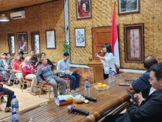 Sosialisasi Raperda Jamsosnaker di Tangerang bahas perlindungan bagi pekerja informal dan peran penting DPRD dalam kebijakan ketenagakerjaan.