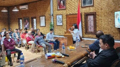 Sosialisasi Raperda Jamsosnaker di Tangerang bahas perlindungan bagi pekerja informal dan peran penting DPRD dalam kebijakan ketenagakerjaan.