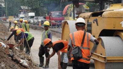 Pemkot Tangerang percepat pelebaran Jalan Lio Baru sebagai langkah atasi kemacetan di sekitar U-Turn Daan Mogot dan Jembatan Tanah Tinggi.