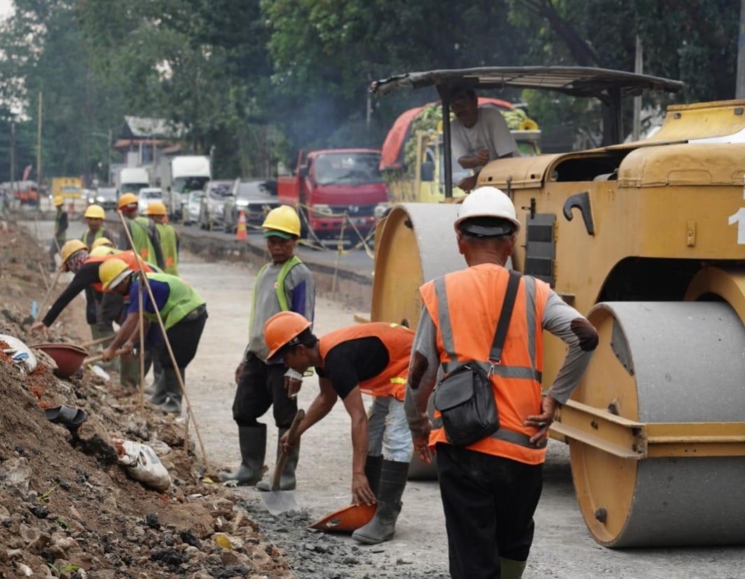 Pemkot Tangerang percepat pelebaran Jalan Lio Baru sebagai langkah atasi kemacetan di sekitar U-Turn Daan Mogot dan Jembatan Tanah Tinggi.