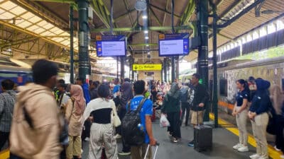 PT KAI (Persero) Daop 1 Jakarta melaporkan lonjakan arus balik pada 8 Juni 2025, dengan 37.431 penumpang tiba setelah libur Idul Adha.