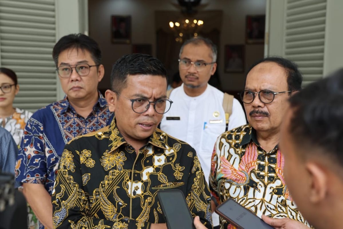 Pemprov Banten dorong ketahanan pangan lewat program KAKIJATOL dengan menanam jagung di kanan kiri jalan tol.