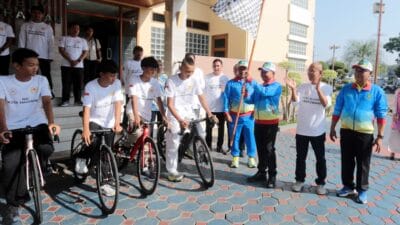 Wali Kota Tangerang Sachrudin lepas tujuh atlet balap sepeda ke Kejurnas 2025 di Banyuwangi dengan penuh semangat dan dukungan pemerintah.