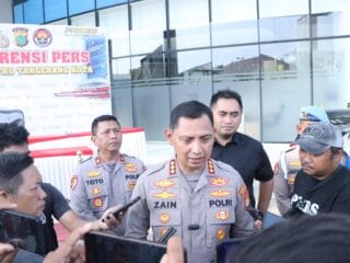 Empat pelaku penyerangan terhadap warga di Tangerang, berhasil ditangkap oleh polisi, sementara enam pelaku lainnya masih diburu.