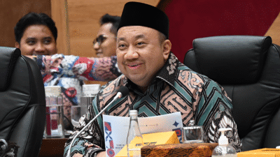 Wakil Ketua Komisi X DPR RI, Lalu Hadrian Irfani, meminta Gubernur Jawa Barat untuk meninjau kebijakan jam masuk sekolah pukul 06.00