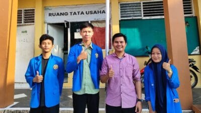 Mahasiswa Unpam kembangkan sistem absensi guru berbasis QR Code di SMK Syadam, hadirkan solusi digital efisien untuk dunia pendidikan.