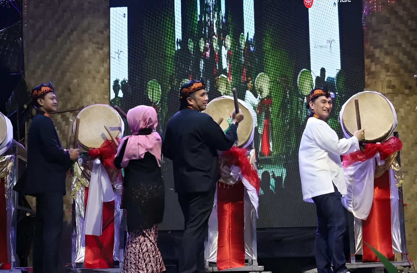 Wakil Gubernur Banten, A Dimyati Natakusumah, membuka acara Gebrag Ngadu Bedug 2025 di Pandeglang, yang merupakan bagian dari KEN.