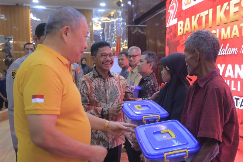 Wali Kota Tangerang hadiri operasi katarak gratis di RSUP Sitanala, aksi sosial penuh makna sambut Hari Bhayangkara ke-78.