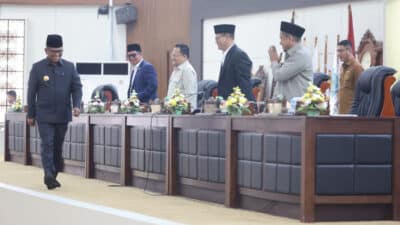 Gubernur Banten dorong Raperda jaminan sosial ketenagakerjaan untuk pekerja informal & rentan. Pembahasan Perda pesantren juga dipercepat.