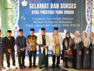 Bupati Tangerang hadiri Haflah Santri Tarbiyatul Mubtadiin, gulirkan beasiswa bagi 250 pelajar berprestasi demi wujudkan generasi emas 2045.